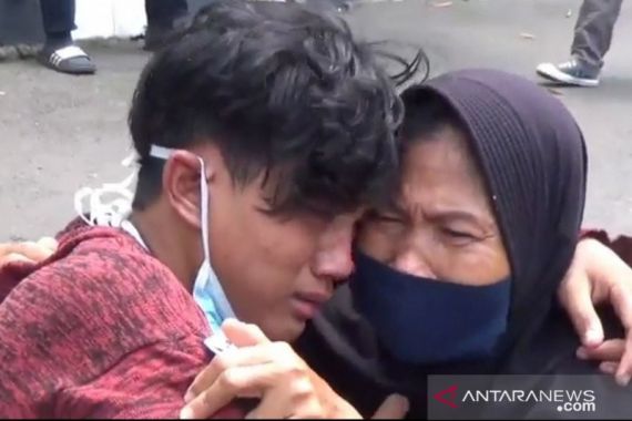 Bu Minah Panik Anaknya Tak Pulang 3 Hari, Ternyata Ikut Demo - JPNN.COM