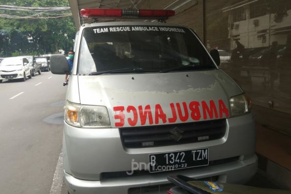 Kronologi Polisi Tembak Ambulans yang Diduga Menyuplai Batu ke Pedemo - JPNN.COM