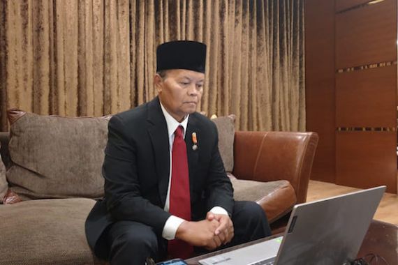 HNW Minta Kemenag Perjuangkan agar Jemaah Indonesia Segera Laksanakan Umrah dan Haji - JPNN.COM