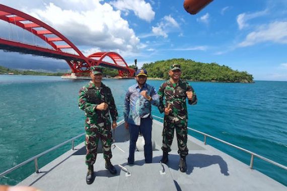 Yan Mandenas DPR Usulkan Pergantian Alutsista TNI AL di Papua - JPNN.COM