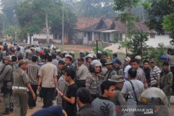 Bentrok Antarwarga Pecah di Besipae NTT, Banyak Korban Cedera Akibat Dipukul dan Dilempari - JPNN.COM