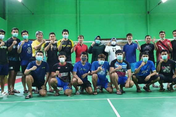 Tim Bulu Tangkis Indonesia Latihan di GOR Billy Haryanto, Dapat Suntikan Semangat dari Bupati Sragen - JPNN.COM
