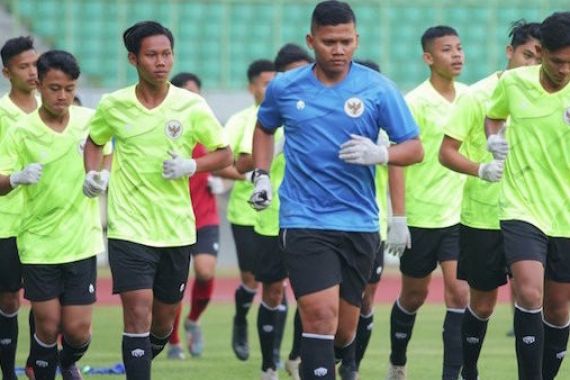 Kiper Timnas Indonesia U-19 Adi Satryo: Pelatih Shin Tae Yong Minta Kiper Ikut Bangun Serangan - JPNN.COM