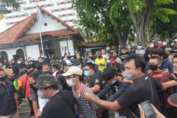 Pedemo di Surabaya Siap Rusuh, Siapkan Bom Molotov - JPNN.COM
