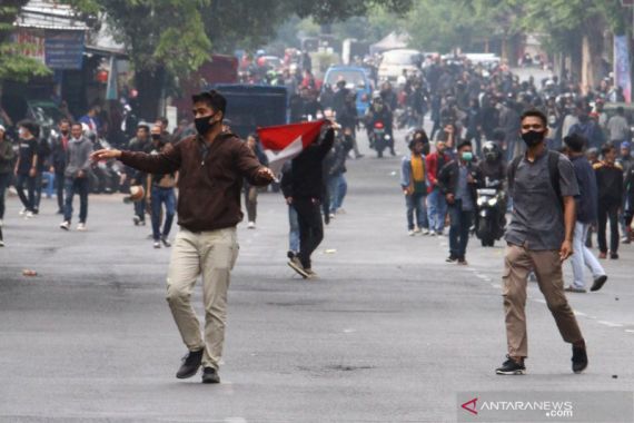 Aliansi Malang Melawan Demo 20 Oktober, Jumlah Massa dan Aparat Imbang - JPNN.COM