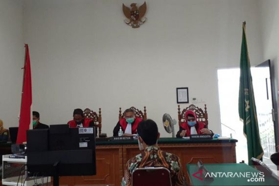 Bupati Solok Selatan Nonaktif Muzni Zakaria Divonis 4 Tahun Penjara - JPNN.COM