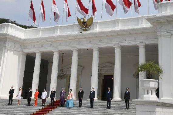 Pak Jokowi Terima Surat dari Tujuh Duta Besar Negara Sahabat - JPNN.COM