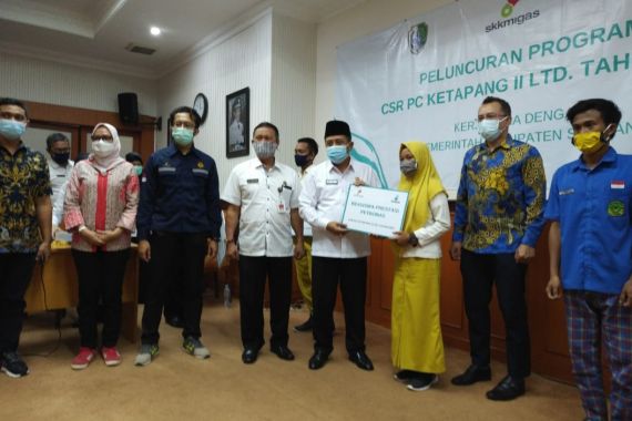 Petronas Carigali Gandeng Pemkab Sampang Rilis Program CSR 2020 - JPNN.COM