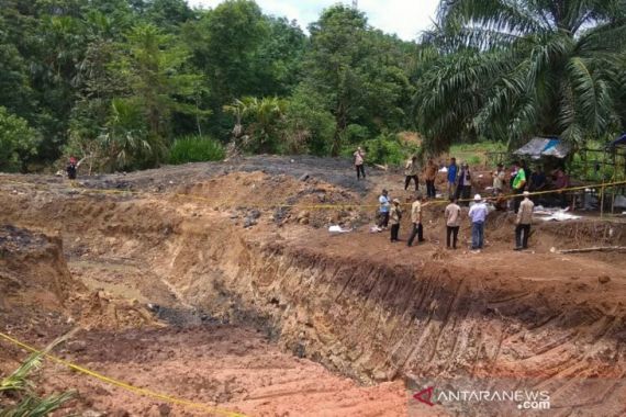 Tambang Ilegal Telan 11 Korban Jiwa, Tiga Orang Ditetapkan Jadi Tersangka - JPNN.COM