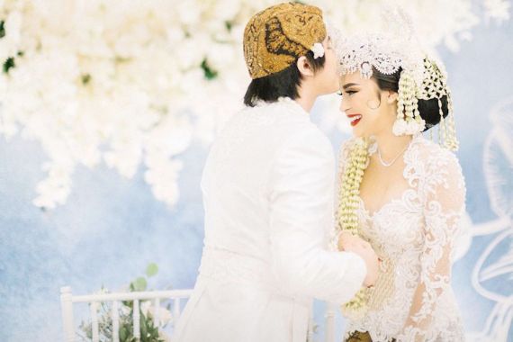 Pesan Jokowi di Hari Pernikahan Kevin Aprilio dan Vicy Melanie - JPNN.COM