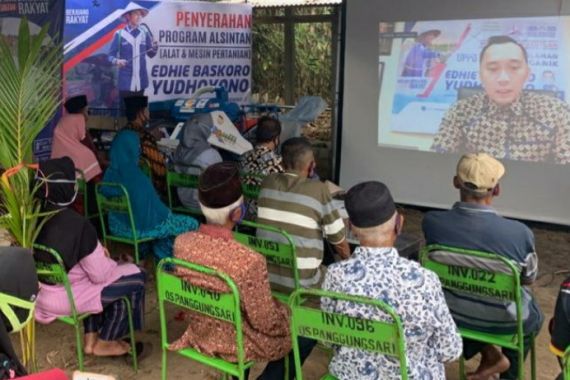 Kawal Program UPPO dan Penyerahan Alsintan, Ibas: Petani Produktif dan Sejahtera, Indonesia Maju - JPNN.COM