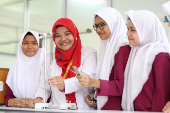 Sekolah Teuku Nyak Arif Fatih Gelar EduFair 2020, Memperkenalkan Beragam Universitas kepada Siswa - JPNN.COM