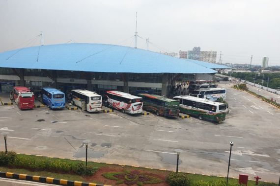 Jelang Larang Mudik 2021, Penumpang Bus di Terminal Pulogebang Terus Meningkat - JPNN.COM