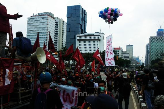 Polri Klaim Demo Tolak UU Cipta Kerja Berjalan Aman, Tak Ada yang Ditangkap - JPNN.COM