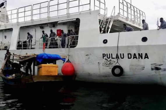 Bakamla RI Selamatkan Nelayan Indonesia Saat Patroli di Selat Malaka - JPNN.COM