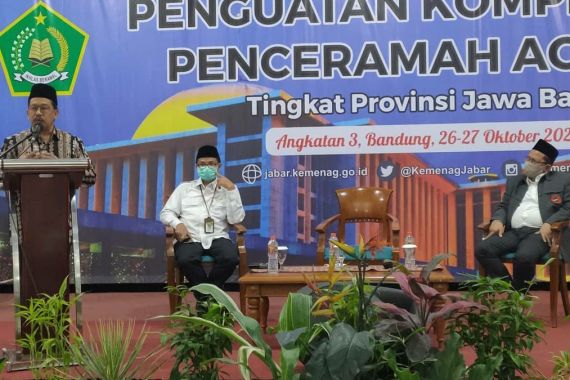 Wamenag Apresiasi Kiprah Para Dai dan Tokoh Agama Dalam Pembinaan Keumatan - JPNN.COM