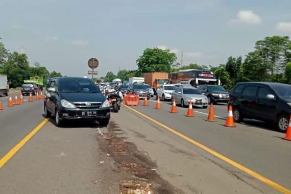 Polisi Terapkan Buka Tutup Tol Layang Japek Imbas Kecelakaan Beruntun - JPNN.COM