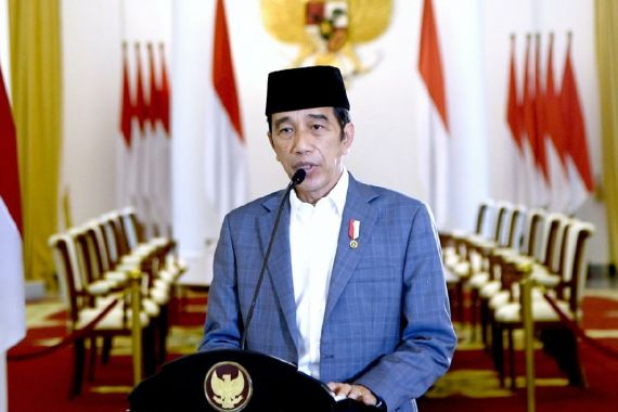 Jokowi Minta Rakyat Meneladani Nabi Muhammad SAW untuk Saling Menolong di Kala Sulit - JPNN.COM