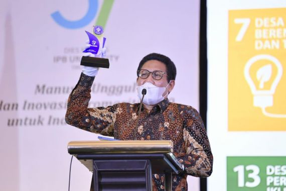 Kemendes PDTT Dapat Penghargaan dari IPB, Gus Menteri Merasa Bangga - JPNN.COM