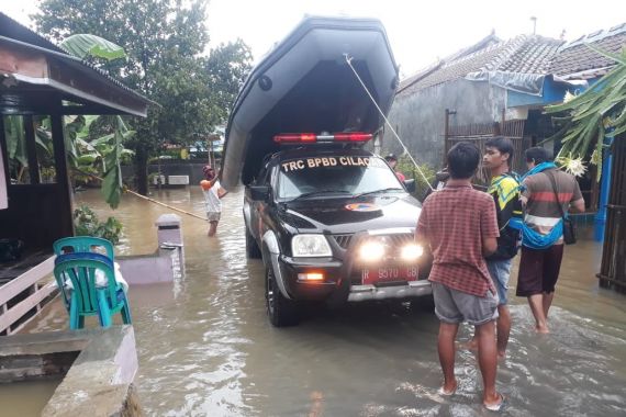 Banjir Cilacap Semakin Meluas, 7.949 Jiwa Terdampak - JPNN.COM