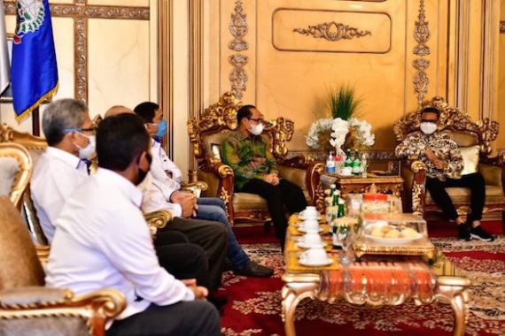 Gubernur Nurdin Umumkan Kenaikan UMP Sulawesi Selatan, Berlaku Mulai 1 Januari 2021 - JPNN.COM