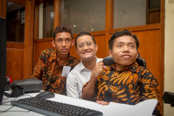 Mensos Ari Ajak Masyarakat Berikan Perlakuan Setara Bagi Semua Disabilitas - JPNN.COM