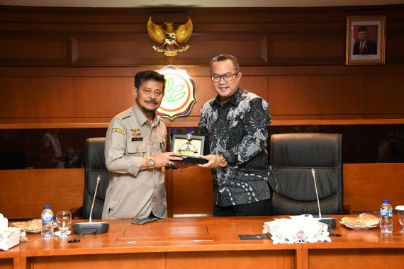 Rektor IPB Prof Arif Satria Apresiasi Satu Tahun Kinerja Mentan SYL - JPNN.COM