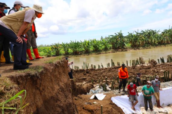 Pak Ganjar Tak Sangka, Ternyata Ini Fakta Penyebab Banjir Besar di Kebumen - JPNN.COM