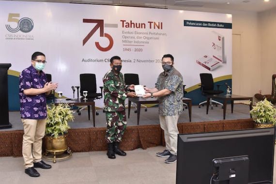 Kasum TNI Hadiri Peluncuran dan Bedah Buku ‘75 Tahun TNI’ - JPNN.COM