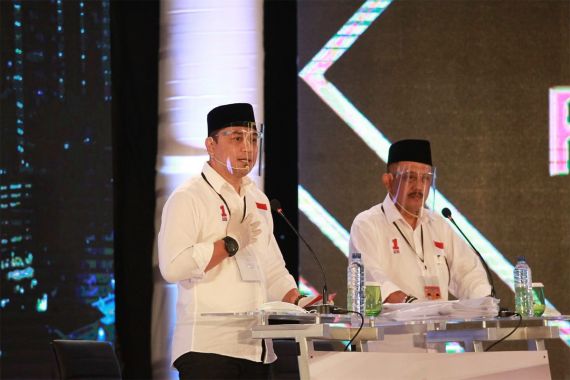 Debat Pertama Pilkada Surabaya, Pengamat: Machfud Arifin Ofensif, Eri Cahyadi Seperti Petahana - JPNN.COM