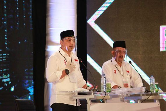 Ada yang Bilang Elektabilitas Eri Cahyadi-Armuji Melambung Setelah Debat Perdana - JPNN.COM