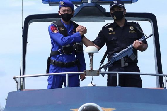 Perkuat Pengawasan, Bea Cukai Pangkalpinang dan Ditpolairud Adakan Patroli Laut Bersama - JPNN.COM
