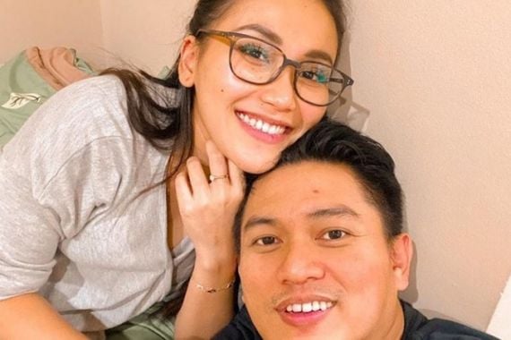 Ayah Rozak Beri Bocoran Soal Rencana Pernikahan Ayu Ting Ting - JPNN.COM