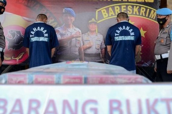 Gondol Sembako dan Baju dari Toko Orang, Lalu Dijual Murah di Lapak Sendiri, Ditangkap Polisi - JPNN.COM