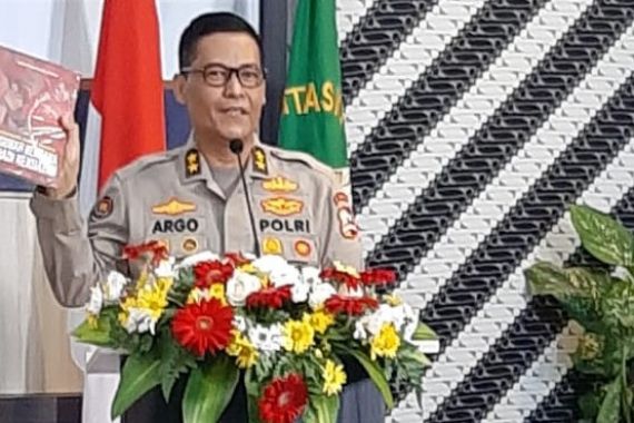 Kadiv Humas Polri Prihatin Anak-Anak Tidak Kenal Foto Pahlawan - JPNN.COM