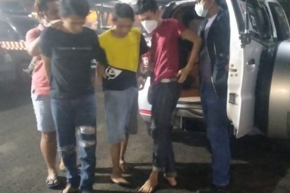 Dor, Polisi Lepas Tembakan, Pencuri Handphone Pakai Tongsis Ini Langsung Menyerah - JPNN.COM