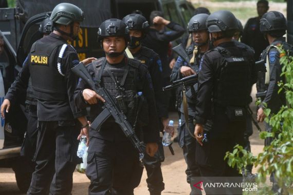 Polisi dan TNI Masih Menyisir Hutan di Mamboro - JPNN.COM