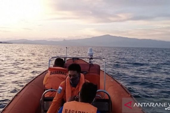 Tim SAR Lakukan Pencarian Dua Remaja Korban Kapal Tenggelam, Semoga Berhasil - JPNN.COM