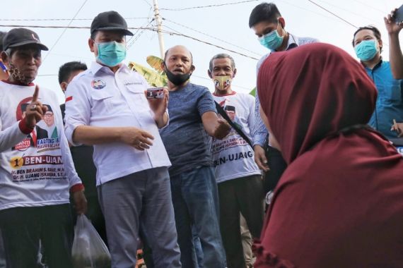 Ben Bahat Kenalkan KKS di Pasar Jelapat, Para Pedagang Optimistis Bisa Hidup Makmur - JPNN.COM