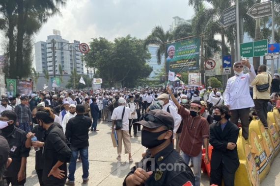 Polisi Tutup Akses Jalan KS Tubun Jelang Kedatangan Habib Rizieq - JPNN.COM