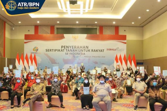 Kementerian ATR BPN Mengawal Penyerahan Sejuta Sertipikat Tanah di Sulsel - JPNN.COM