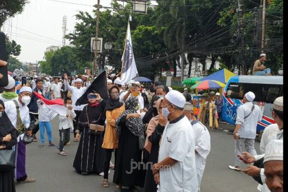 Seorang Ibu Ungkap Alasan Bawa 3 Anaknya Menyambut Habib Rizieq, Menyentuh Banget - JPNN.COM