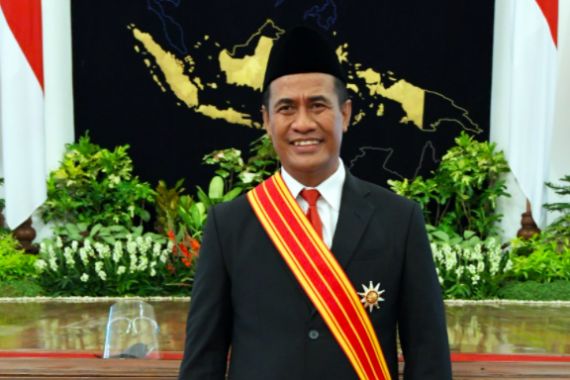 Dapat Penghargaan dari Presiden Jokowi, Mantan Mentan Amran: Ini untuk Petani Indonesia - JPNN.COM