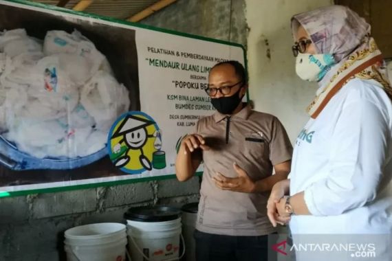 Keren! Warga Lumajang Sulap Limbah Popok jadi 'Emas' - JPNN.COM