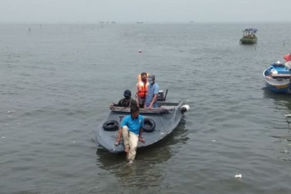 Masjuk, Didin dan Tarman Tewas Tenggelam saat Mencari Ikan di Perairan Tanjung Pasir - JPNN.COM