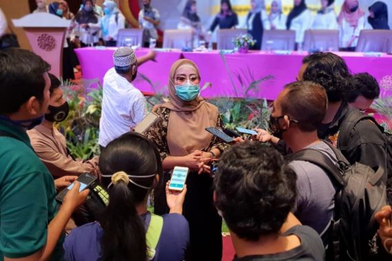 Gandeng PGRI, Iis Edhy Prabowo Sosialisasikan 4 Pilar kepada Kalangan Guru Kabupaten Bandung - JPNN.COM