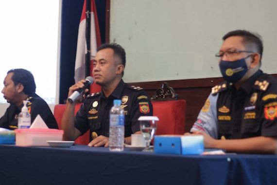 Dorong Ekspor, Bea Cukai Bersinergi dengan Dinas Perdagangan Provinsi Kalsel - JPNN.COM