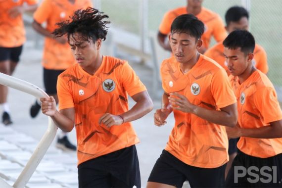 Pemain Timnas U-19 Disuruh Naik Turun Tangga - JPNN.COM