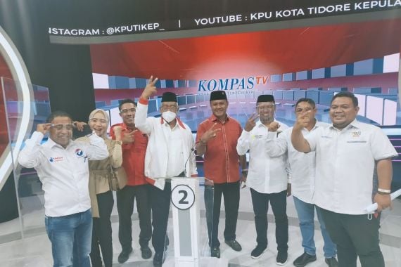 Debat Pilkada Tidore: Ali Ibrahim Sentil Lawannya soal Manfaat Tol Laut - JPNN.COM