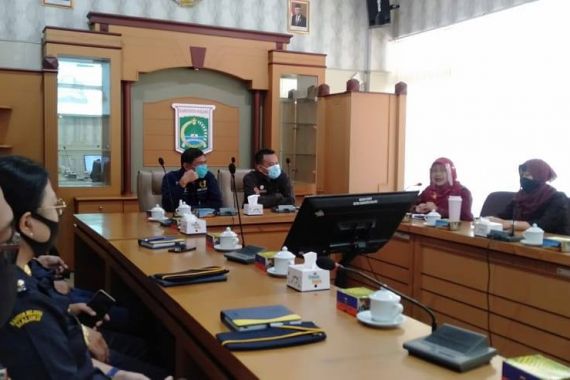 Sistem Pelaporan Rokok Ilegal Menggema Hingga Sumatera Barat - JPNN.COM